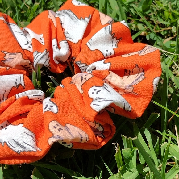 Scrunchie - Picture 3 of 4